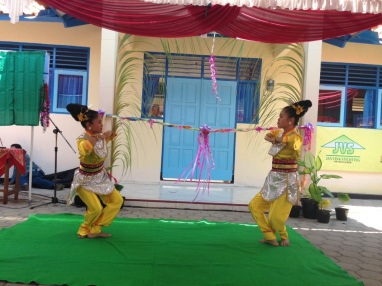 traditionele dans bij officiële overdracht - 31 oktober 2014
